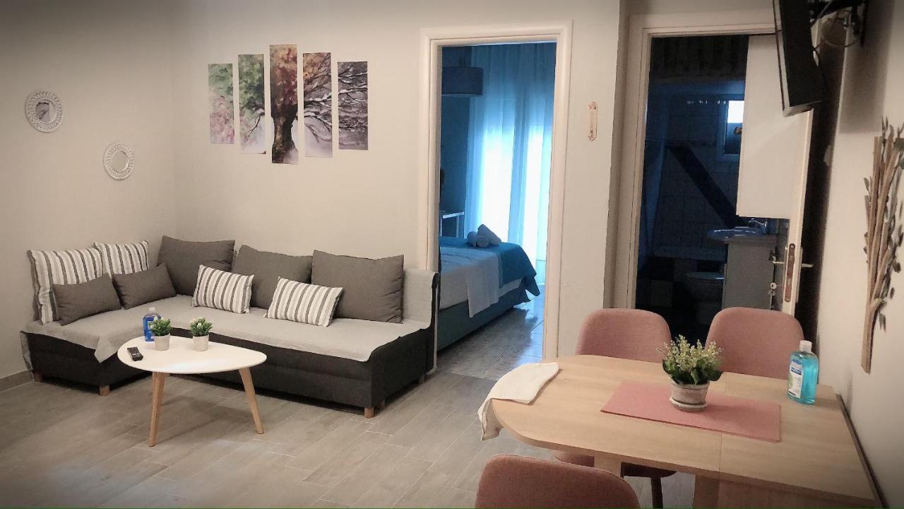 The Green Apartment Kavala Esterno foto